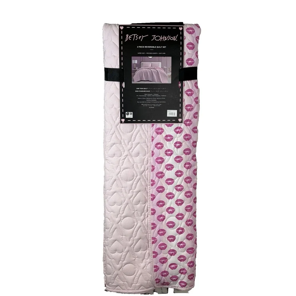 Betsy Johnson Twin 2 Piece‎ Reversable Quilt XO Stitch Ombrey Lips Pink